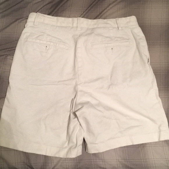 Izod golf shorts - Picture 2 of 2
